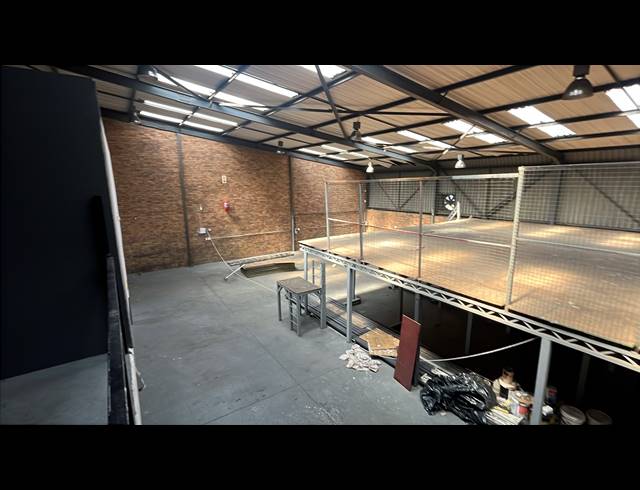 500M² WAREHOUSE TO LET IN SPARTAN